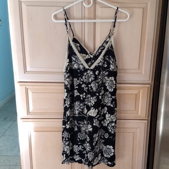 [LIKE 🆕] Koy Resort: Majorca 🍝 Strap Dress - Picture 2 of 8